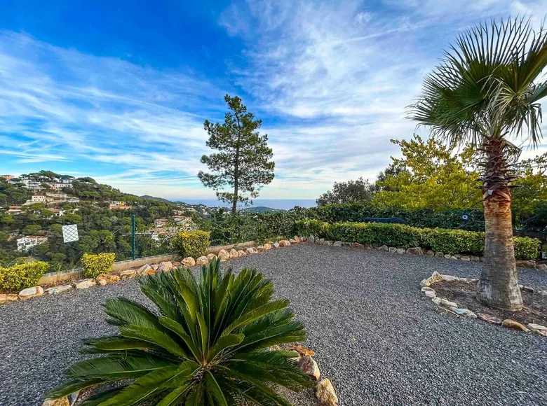 4-Schlafzimmer-Villa 170 m² Lloret de Mar, Spanien