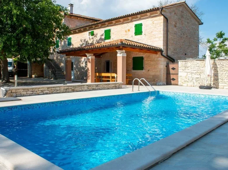 Villa de tres dormitorios 220 m² Roviño, Croacia