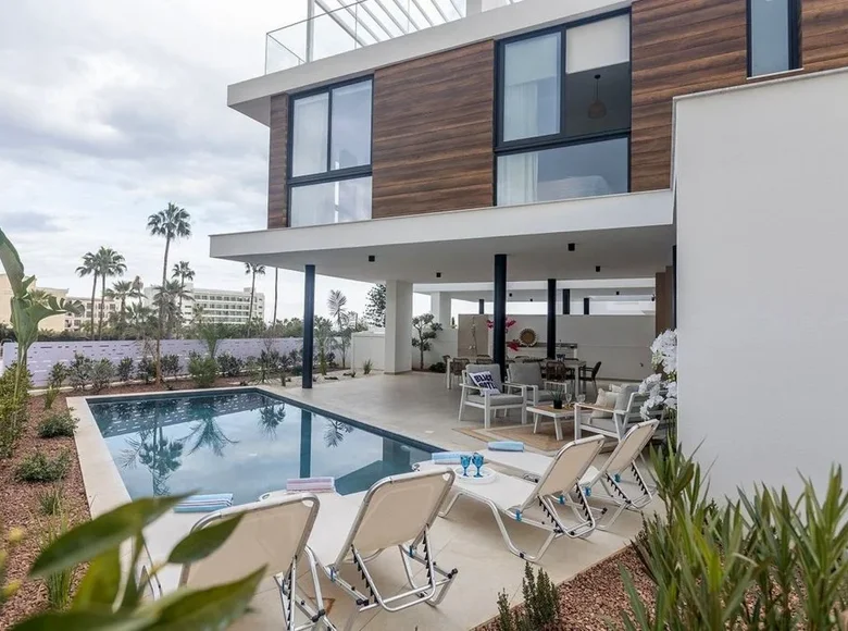 4 bedroom apartment 202 m² Paralimni, Cyprus