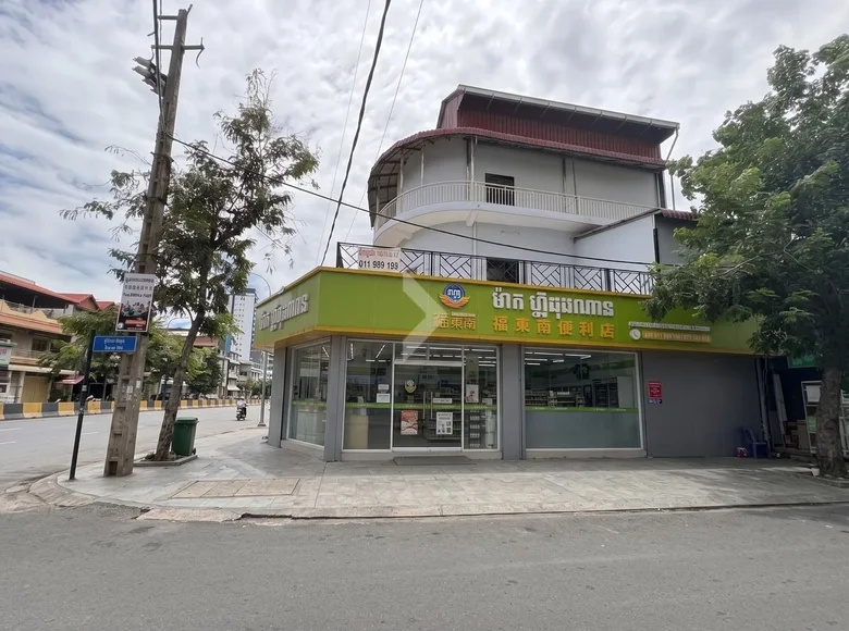 Willa 3 pokoi 312 m² w Sangkat Tuol Svay Prey Ti Pir, Kambodża