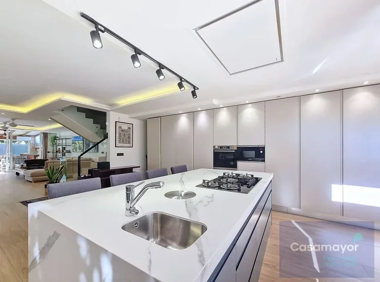 Townhouse 360 m² el Campello, Spain
