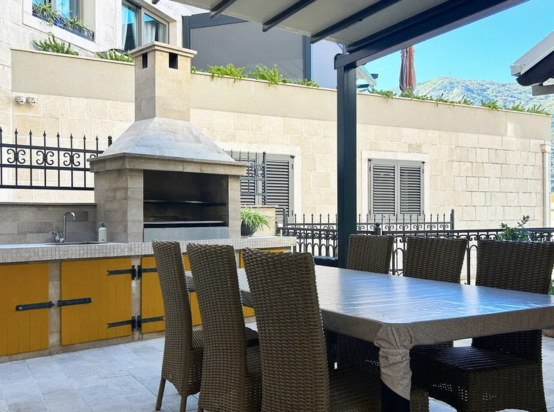 3 bedroom apartment 85 m² Dobrota, Montenegro