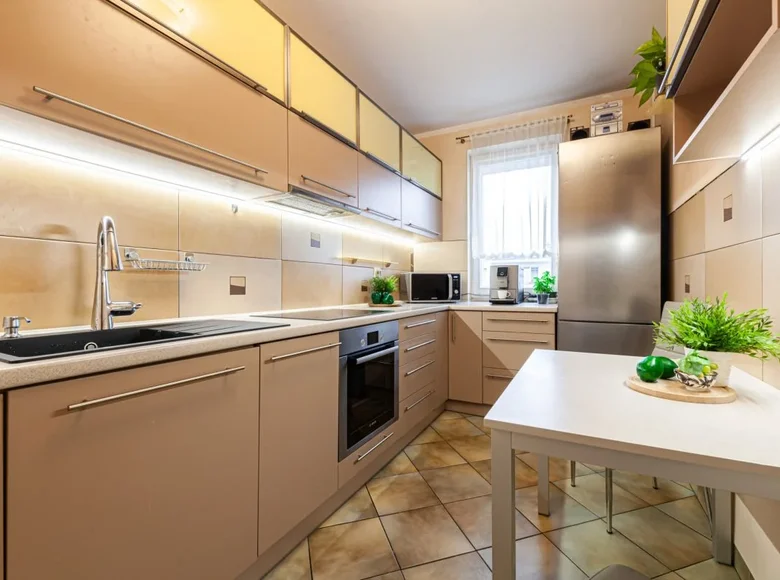 4 room apartment 74 m² Lodz, Poland