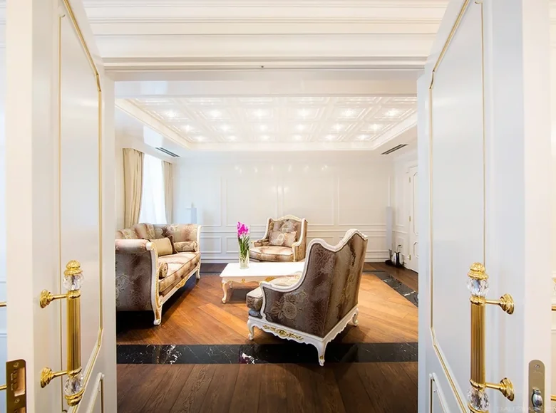 House 10 rooms 589 m² Riga, Latvia