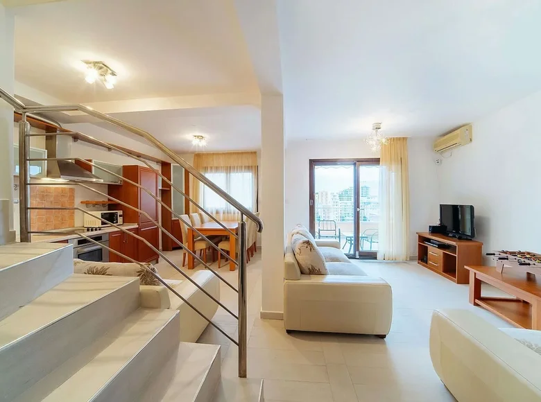 Многоуровневые квартиры 3 комнаты 95 м² Будва, Черногория