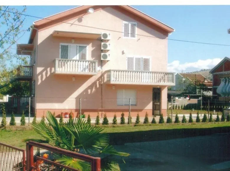Дом 8 спален 310 м² Подгорица, Черногория