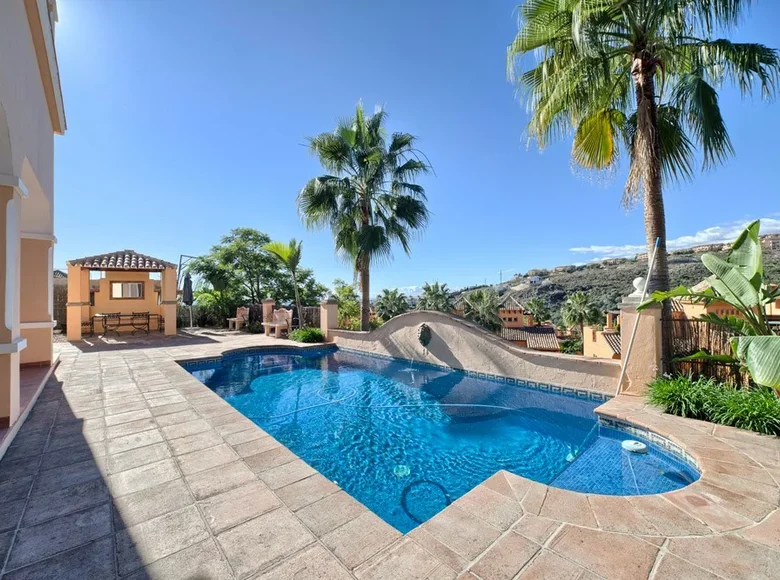 Villa de 4 dormitorios 485 m² Benahavis, Španjolska