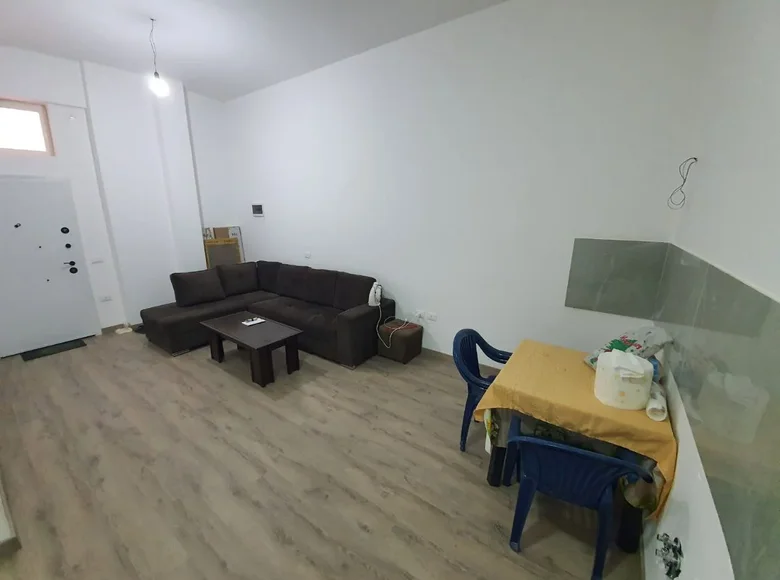 Mieszkanie 3 pokoi 80 m² Bashkia Durres, Albania