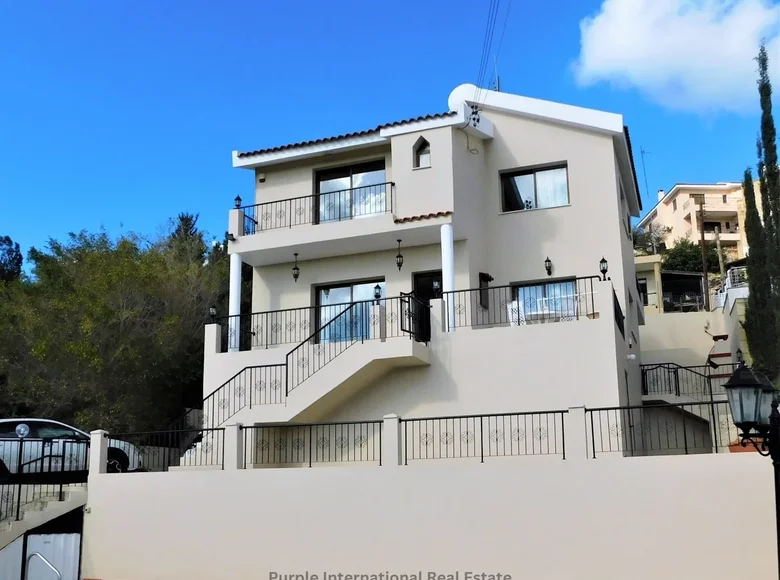 4-Schlafzimmer-Villa 250 m² Geroskipou, Zypern