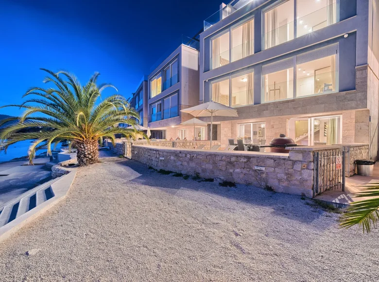 Дом 4 спальни 300 м² Трогир, Хорватия