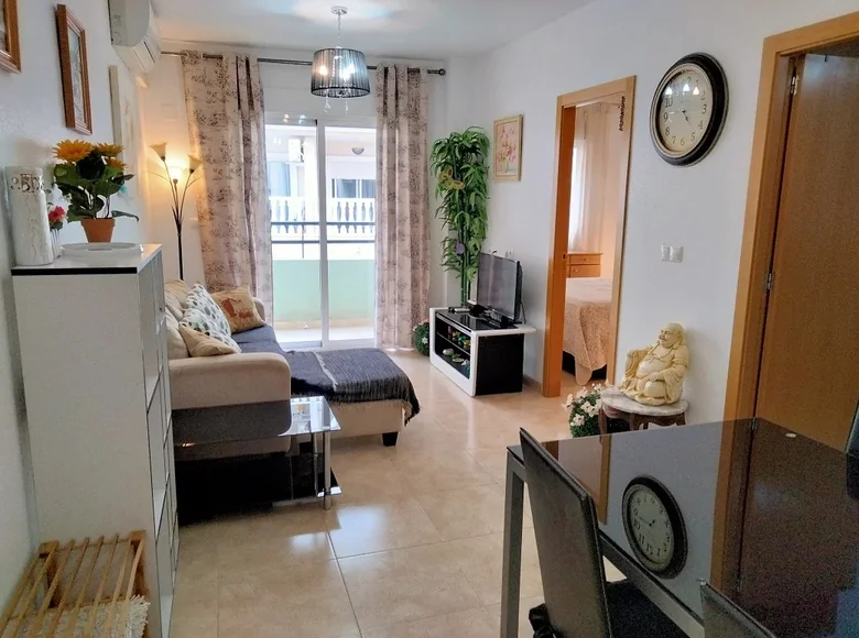 Mieszkanie 3 pokoi 65 m² Torrevieja, Hiszpania