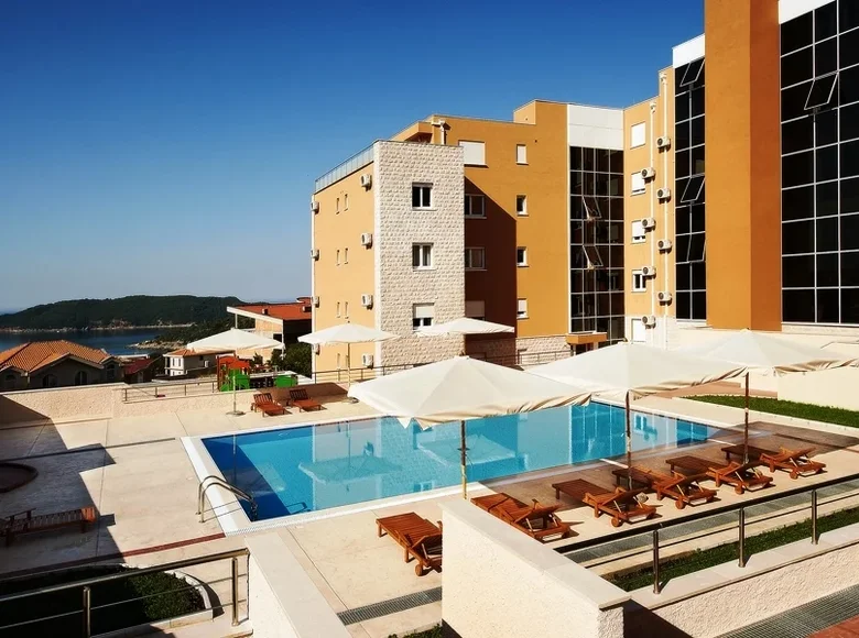2 bedroom apartment 138 m² Boreti, Montenegro