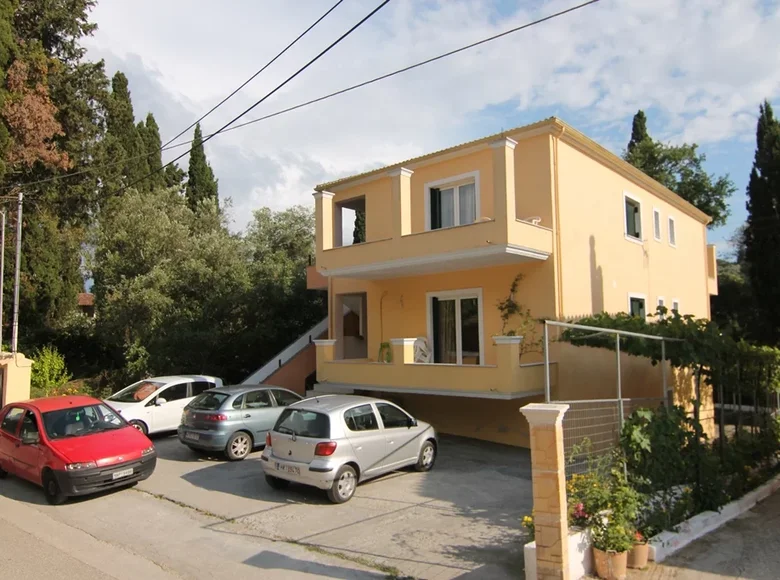 7-Schlafzimmer-Villa 274 m² Ipsos, Griechenland
