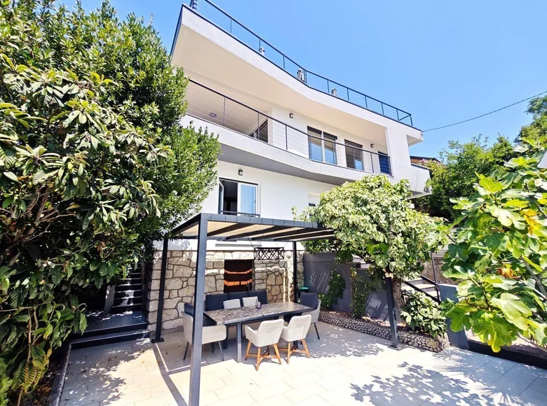 4 bedroom Villa 230 m² Jadranovo, Croatia