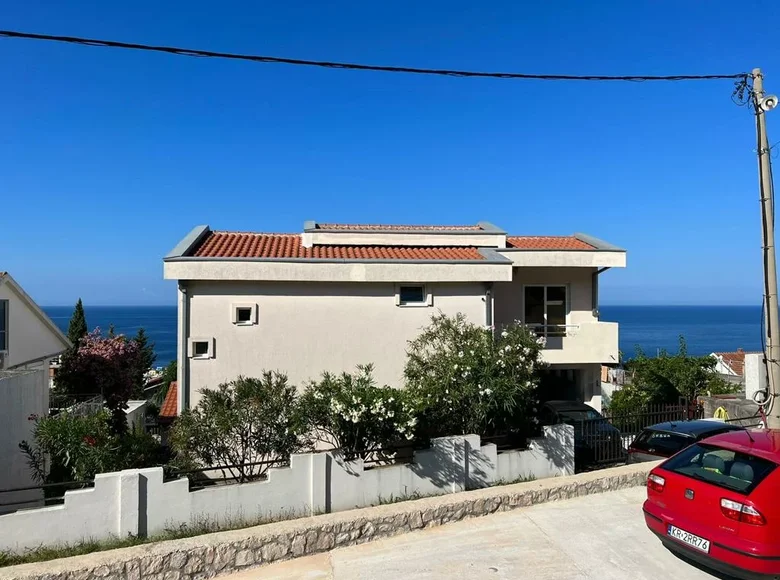 5 bedroom villa 202 m² Dobra Voda, Montenegro