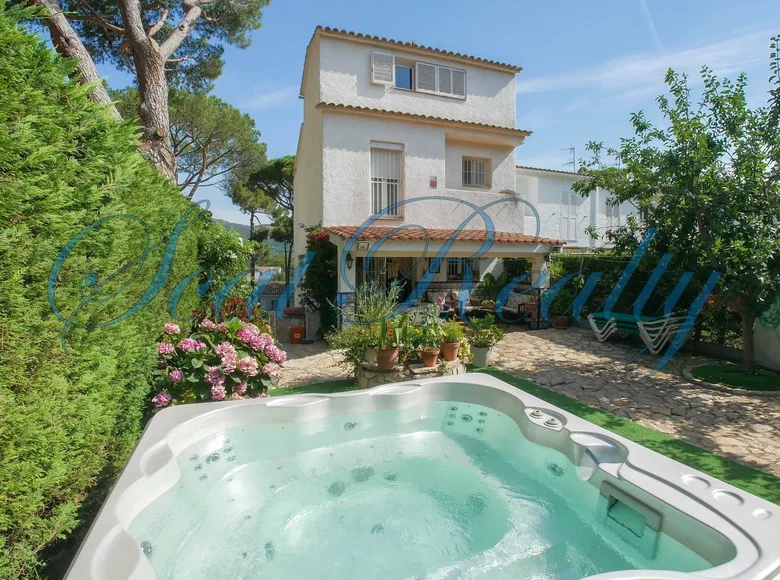 Townhouse 4 bedrooms 227 m² Platja dAro, Spain