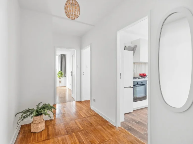 Mieszkanie 3 pokoi 54 m² Warszawa, Polska