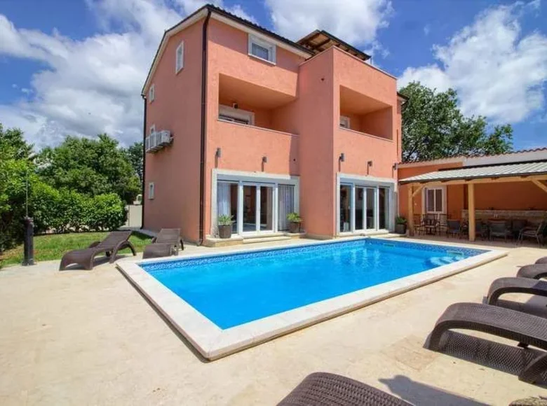 6 bedroom villa 360 m² Opcina Medulin, Croatia
