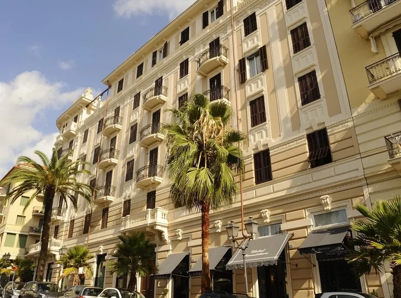 5 bedroom apartment 180 m² Alassio, Italy