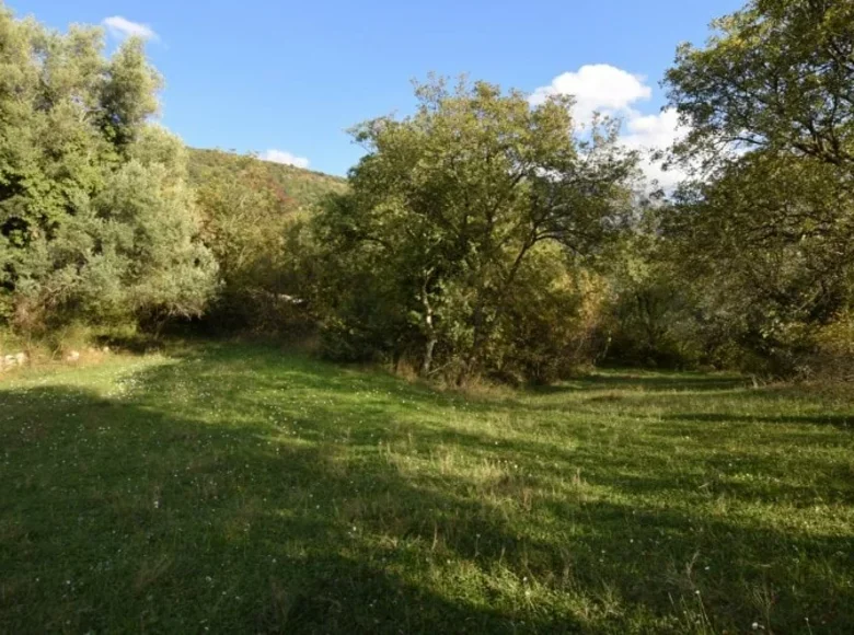 Atterrir  Kavac, Monténégro