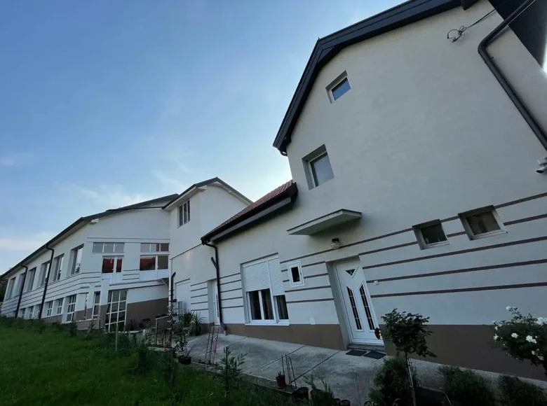 Apartamento 1 080 m² Bolec, Serbia
