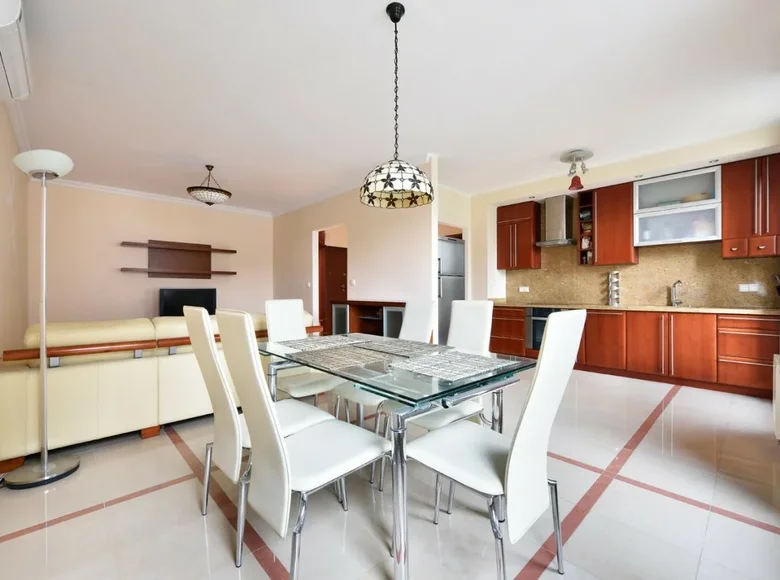 Commercial property 59 m² in Warsaw, Poland