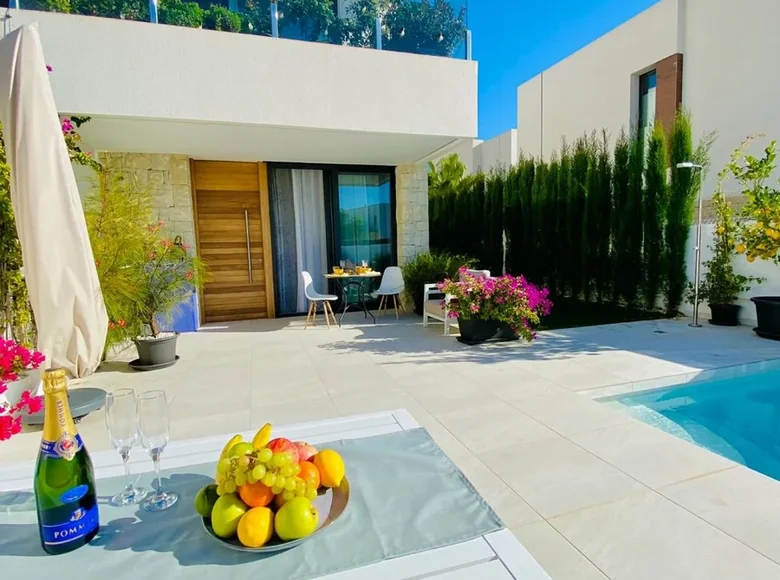 Villa de tres dormitorios 256 m² Finestrat, Španjolska