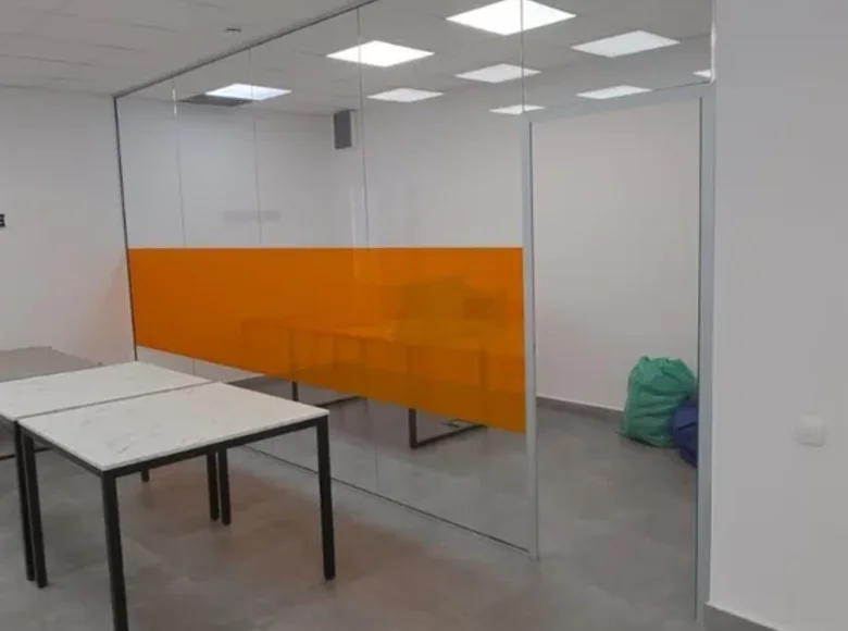 Gewerbefläche 1 Schlafzimmer 65 m² in Becici, Montenegro