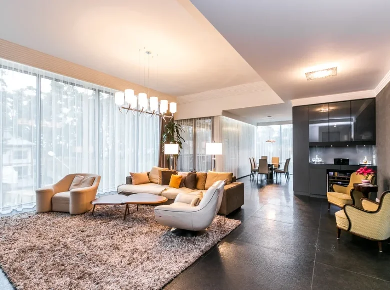 Mieszkanie 4 pokoi 374 m² Jurmała, Łotwa