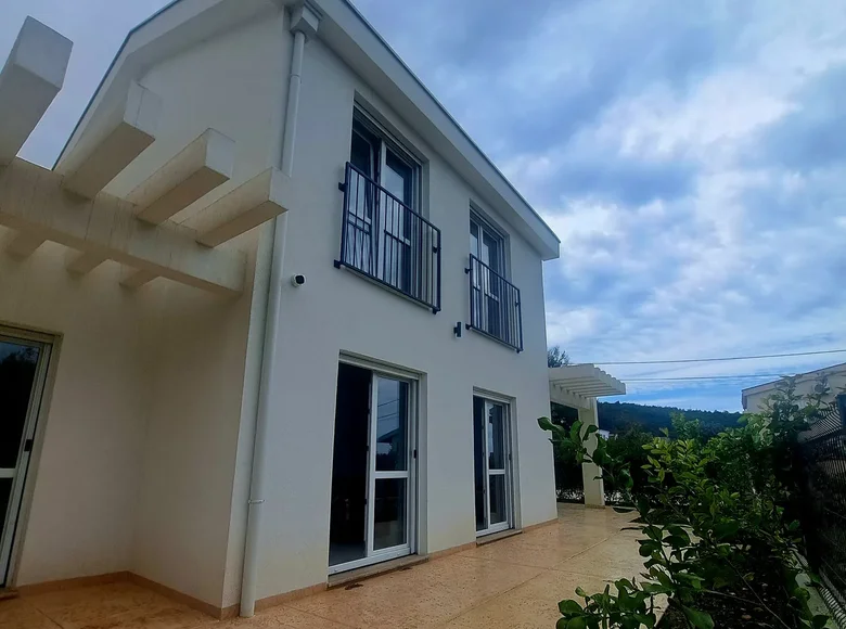 Casa 4 habitaciones 320 m² Bar, Montenegro