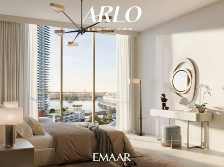 Studio apartment 3 bedrooms 303 m² Dubai, United Arab Emirates