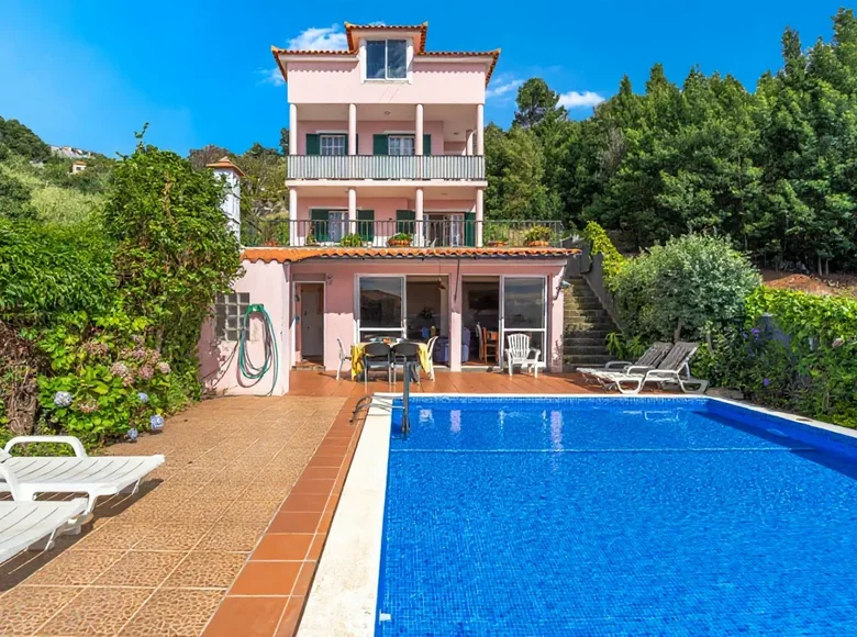 Villa de tres dormitorios 448 m² Santa Cruz, Portugal