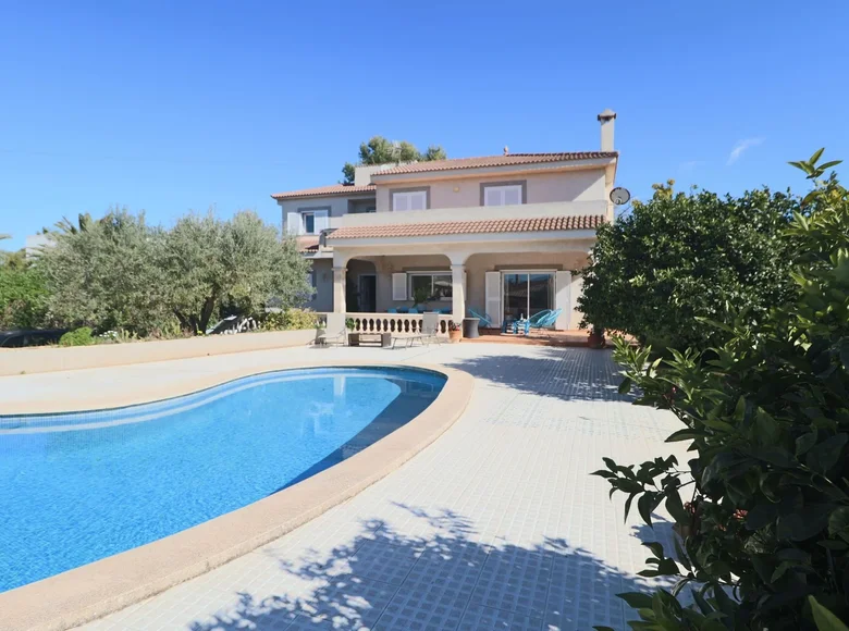 Villa de 4 dormitorios 260 m² Cala Blava, Španjolska