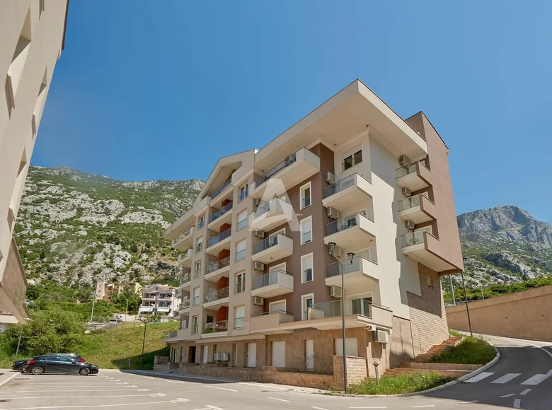 Apartment 6 bedrooms 120 m² Dobrota, Montenegro