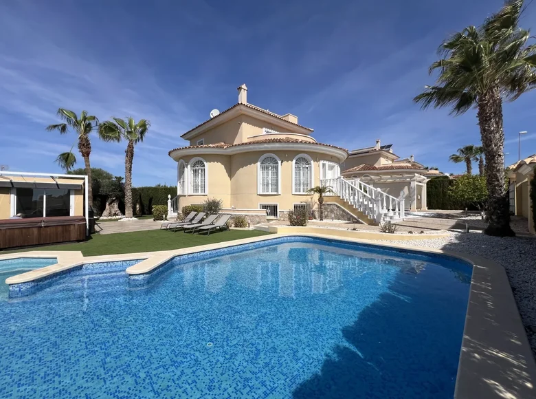 5 bedroom villa 358 m² Urbanizacion Dona Pepa, Spain