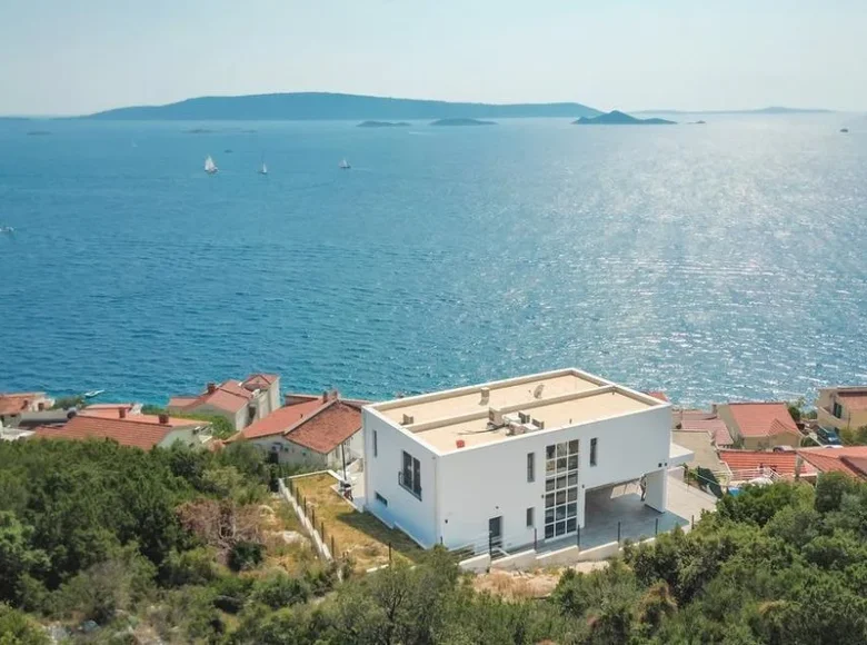 5 bedroom villa 325 m² Grad Trogir, Croatia