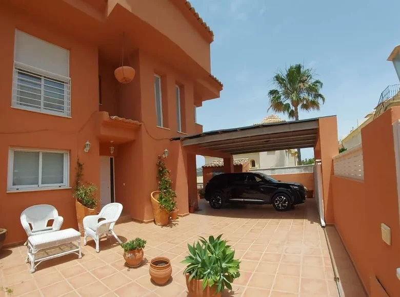 Villa de 4 dormitorios 341 m² Calpe, Španjolska