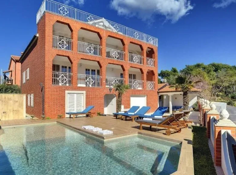 Hôtel 350 m² à Grad Pula, Croatie