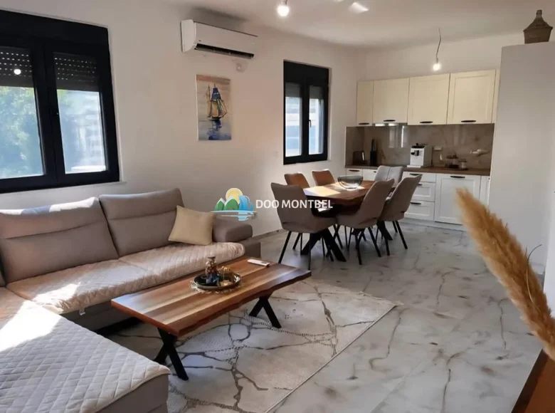 Villa 4 chambres 200 m², Monténégro