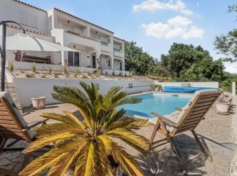 4 bedroom Villa 230 m² Paderne, Portugal