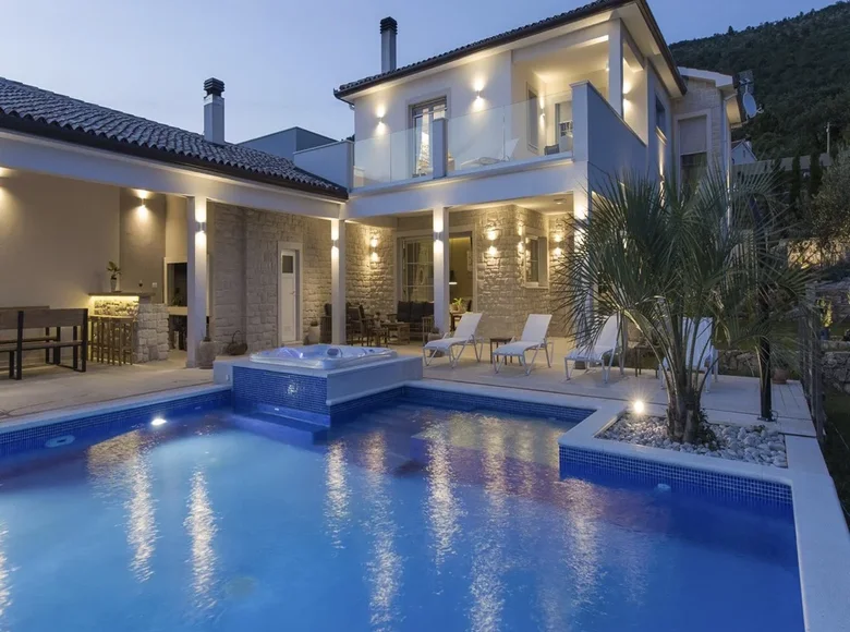 4 bedroom house 185 m² Grad Labin, Croatia