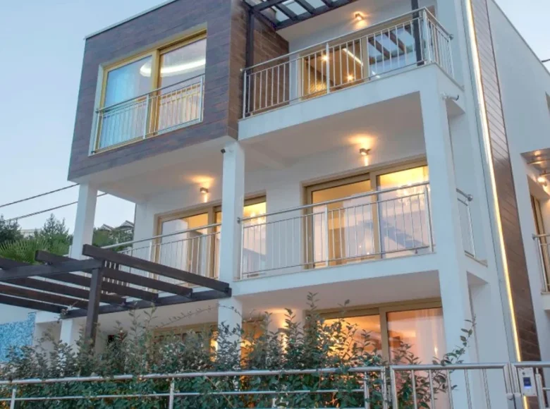4 room house 300 m² in Lustica, Montenegro