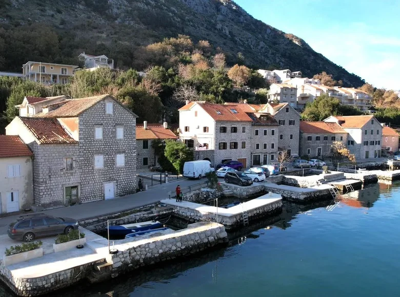 6 bedroom house  Muo, Montenegro