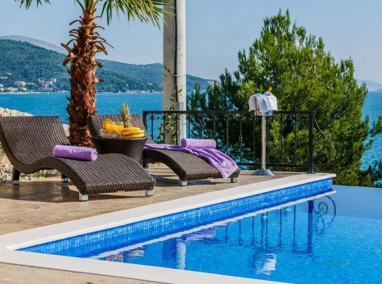 5 bedroom villa 247 m² Grad Trogir, Croatia