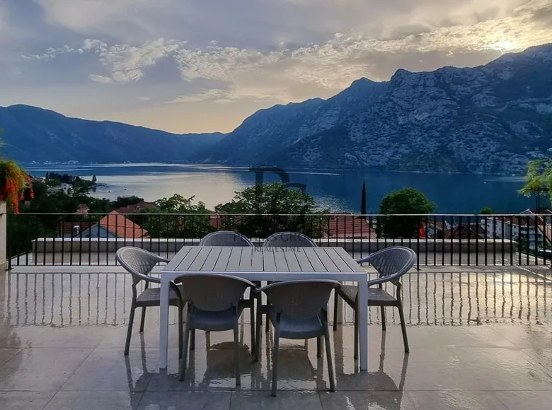 Haus 3 Schlafzimmer  Risan, Montenegro