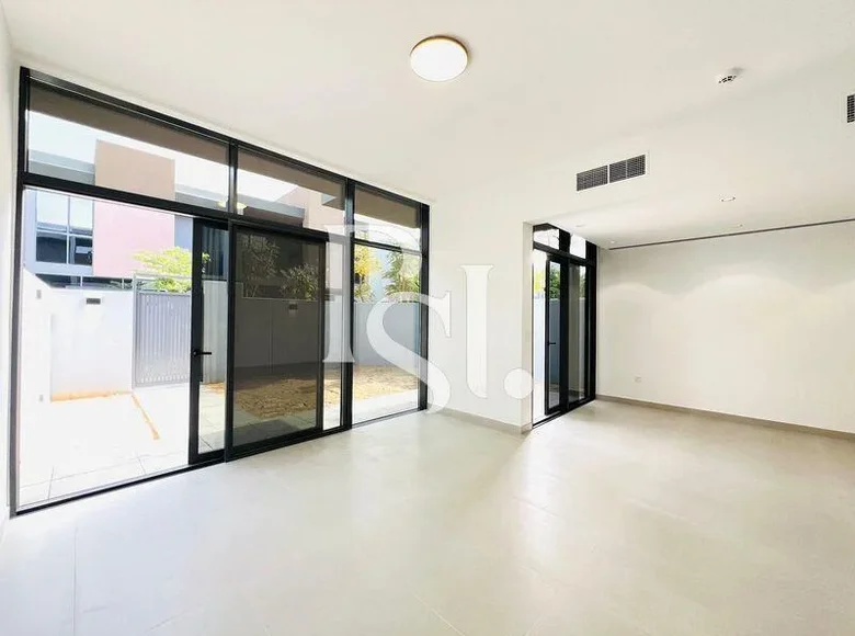 3 bedroom townthouse 211 m² Sharjah, United Arab Emirates