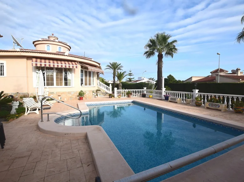 villa de 5 dormitorios 240 m² Urbanizacion Dona Pepa, Španjolska