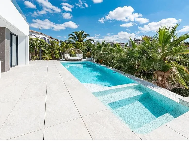 4 bedroom Villa 426 m² Calp, Spain