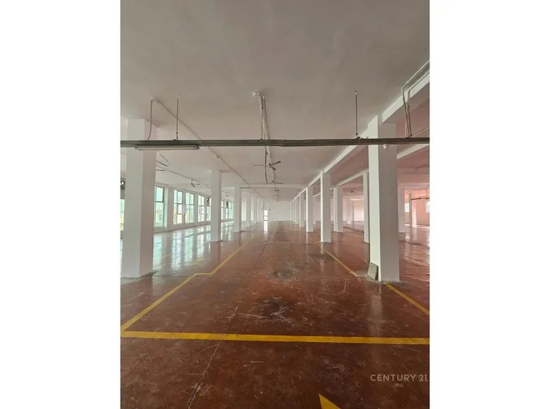Sala de conferencias 9 000 m² en Kamez Municipality, Albania