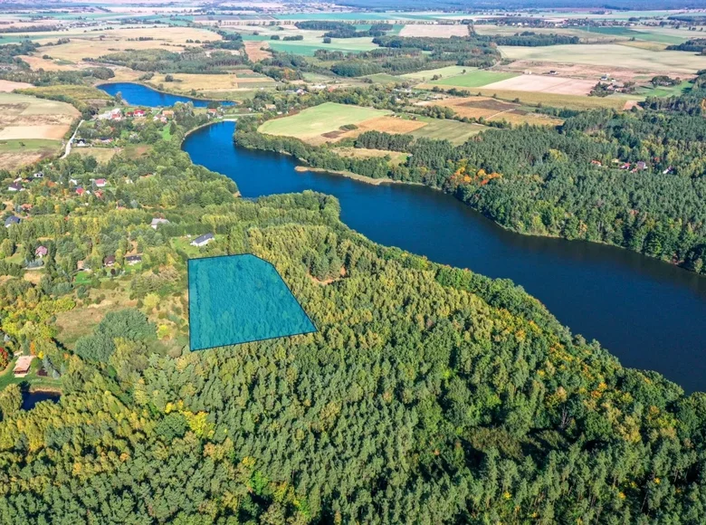 Land 3 647 m² Nienawiszcz, Poland